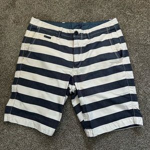 Striped men’s GAP shorts.